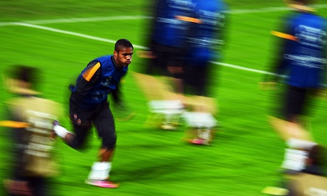 Shakhtar Donetsk striker Douglas Costa in training