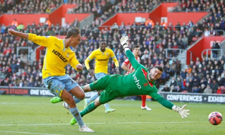 Marouane Chamakh scores