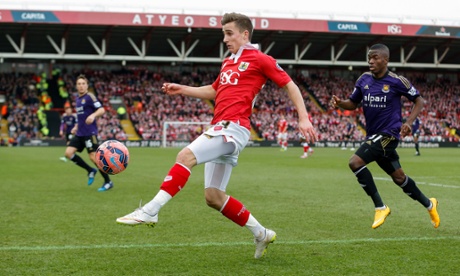 Joe Bryan send a cross in.