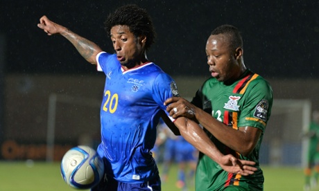 Zambia’s Stopilla Sunzu battles with Ryan Mendes of Cape Verde, goalless at half-time in Ebebiyin.