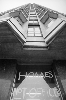 30th December 1973:  Protesting squatters occupy the Centrepoint building.