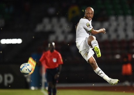 Ghana's midfielder Andre Ayew lets fly.