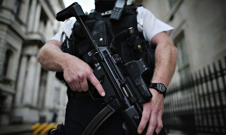 A police officer in Downing Street thius wor