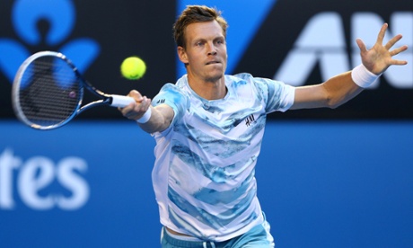 Tomas Berdych plays a forehand.