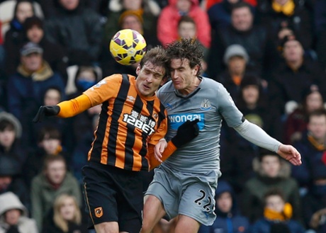 Nikica Jelavic and Daryl Janmaat clash heads as they challenge for the ball.