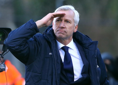 Alan Pardew salutes the fans as he celebrates victory over Dover wit a 0-4 win.