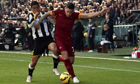 Roma's Juan Iturbe is tracked by Allan of Udinese.