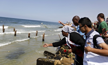 Palestinians throw roses in the Mediterranean