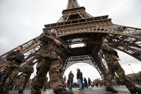 2nd Regiment Transmission corp Vigipirate patrol under the Eiffel Tower Vigipirate Patrols in Paris, France.