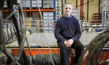 Adam Crewe’s earthquake table tests the resilience of building models.