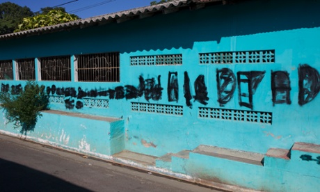 Anti-canal grafitti is painted over.