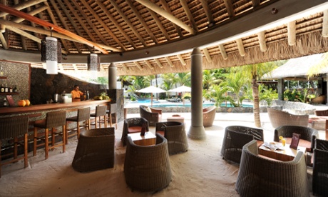 Tides bar at the Emeraude Beach Attitude
