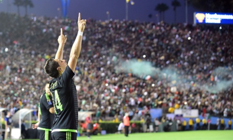 Chicharito mete el primer gol para México