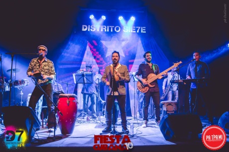 Cuban artists playing at Distrito Sie7e.