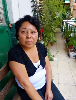 Carolina Hernández apenas ya puede hablar el otomí, despues de años de insultos que le provocaron avergonzarse de pronunciar una sola palabra.