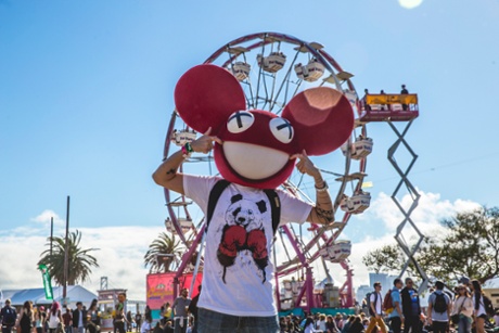 A fan in a Deadmau5 mask