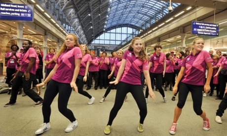 flash mob in st pancras station