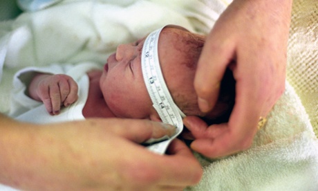 The record numbers of women giving birth in later life add to pressure on the NHS midwifery workforce, according to a report.