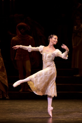 Francesca Hayward, a ‘thrilling’ Juliet.