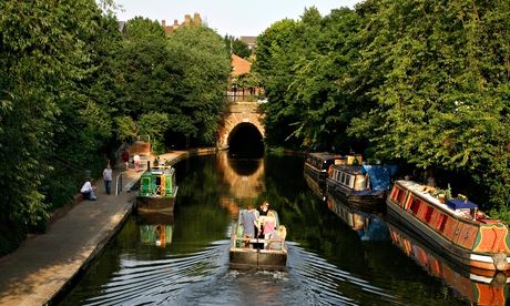 Canal boat sailing up the Regent's canal to Islington tunnel