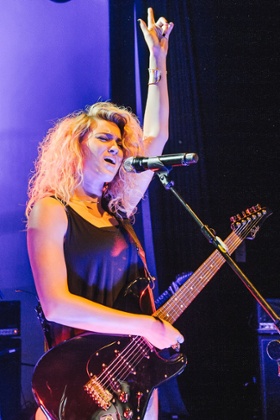 Kelly in concert at The Tabernacle, London.