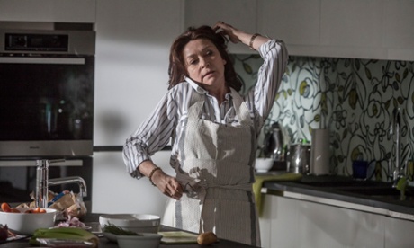 Cherie Lunghi as Shirley Cross.