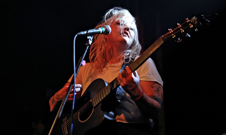 elle king performing live