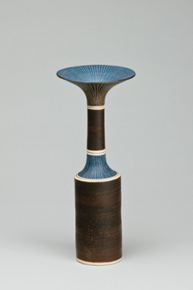 A bottle by Lucie Rie exhibited at Galerie Besson.