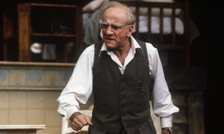 Warren Mitchell as Willy Loman in Death of a Salesman.