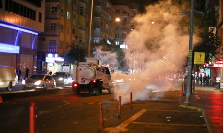 Protest break out at the fist result of the elections in Diyarbakir.