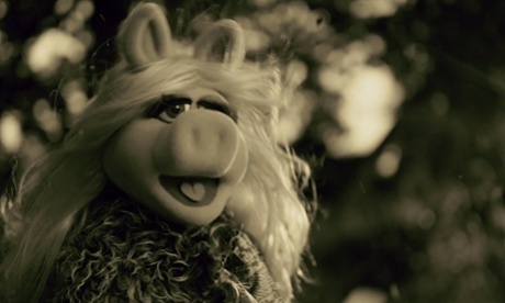 Miss Piggy does Adele's Hello