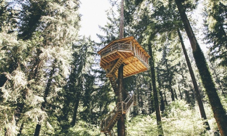 Cabanes Sister treehouse outside Bilbao