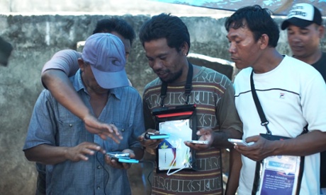 Fishermen from Ampenan village in Lombok, Indonesia, try out their new mFish phone packs