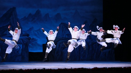 An acrobatic scene from The Warrior Women of Yang by National Peking Opera.