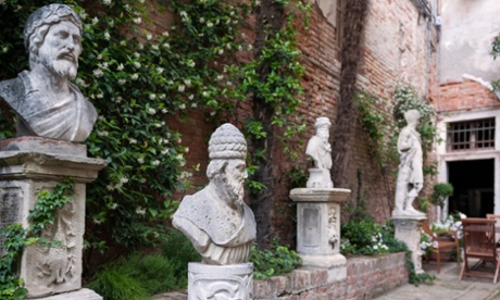 The private courtyard at Cima Rosa