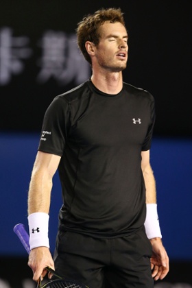 Andy Murray reacts to a point.