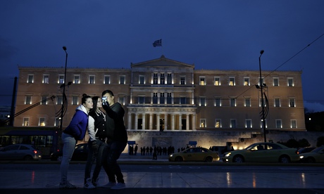 Greeks take selfies