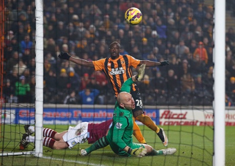 Dame N'Doye scores his team's second goal past keeper Brad Guzan.