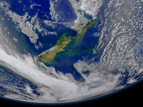 New Zealand  New Zealand was collected on January 9, 2015 when the phytoplankton were blooming — particularly to the east of the islands and along the Chatham Rise.   Derived from the Greek words phyto (plant) and plankton (made to wander or drift), phytoplankton are microscopic organisms that live in watery environments, both salty and fresh.