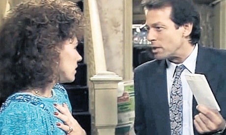 Den serves festive divorce papers on Angie in 1986.