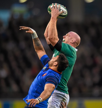 Paul O'Connell takes the ball against Damien Chouly.