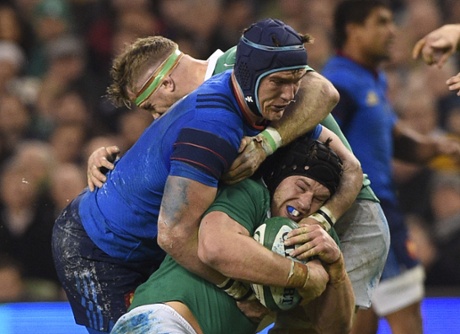 Bernard le Roux tackles Ireland's flanker Sean O'Brien.