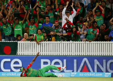 Rubel Hossain reacts after injuring himself while taking a catch to dismiss Nawroz Mangal.