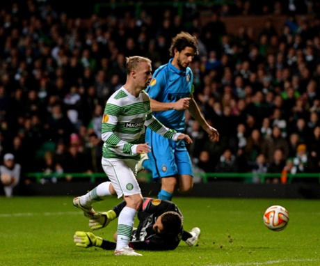 Leigh Griffiths sees his shot saved by Juan Pablo Carrizo.