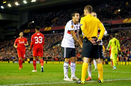 Ramon then complains the assistant referee about the penalty decision.