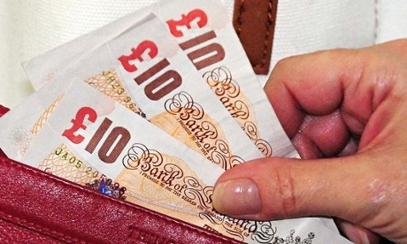 ten pound notes in wallet