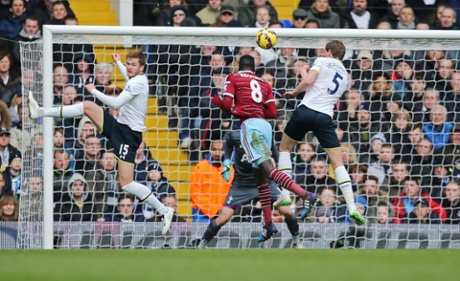 Cheikhou Kouyate scores the first goal for West Ham.