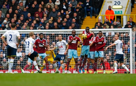 Christian Eriksen bends in a free kick.