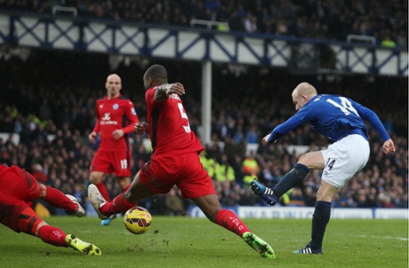 Steven Naismith scores.