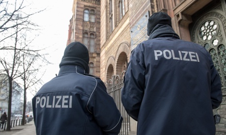 Police monitor the New Synagogue in Berlin